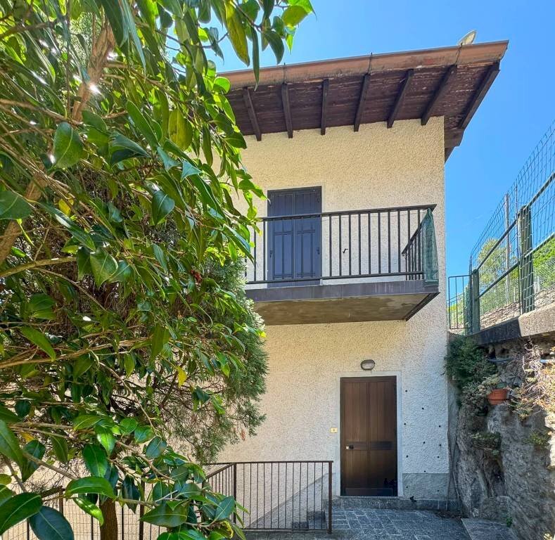Facciata - Villa via Masoncello, 8, Valvarrone - foto 1