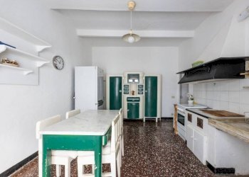 Cucina - Three-room apartment via dei Giustiniani, 9, Genova (neighborhood Centro Storico) - photo 25