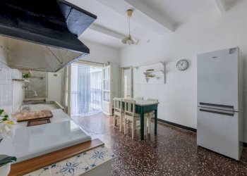 Cucina - Three-room apartment via dei Giustiniani, 9, Genova (neighborhood Centro Storico) - photo 27