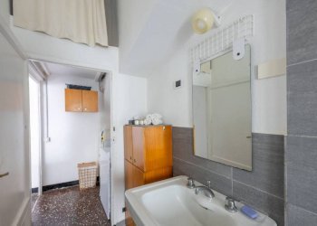 Bagno - Three-room apartment via dei Giustiniani, 9, Genova (neighborhood Centro Storico) - photo 30