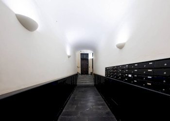 Interno palazzo - Three-room apartment via dei Giustiniani, 9, Genova (neighborhood Centro Storico) - photo 39