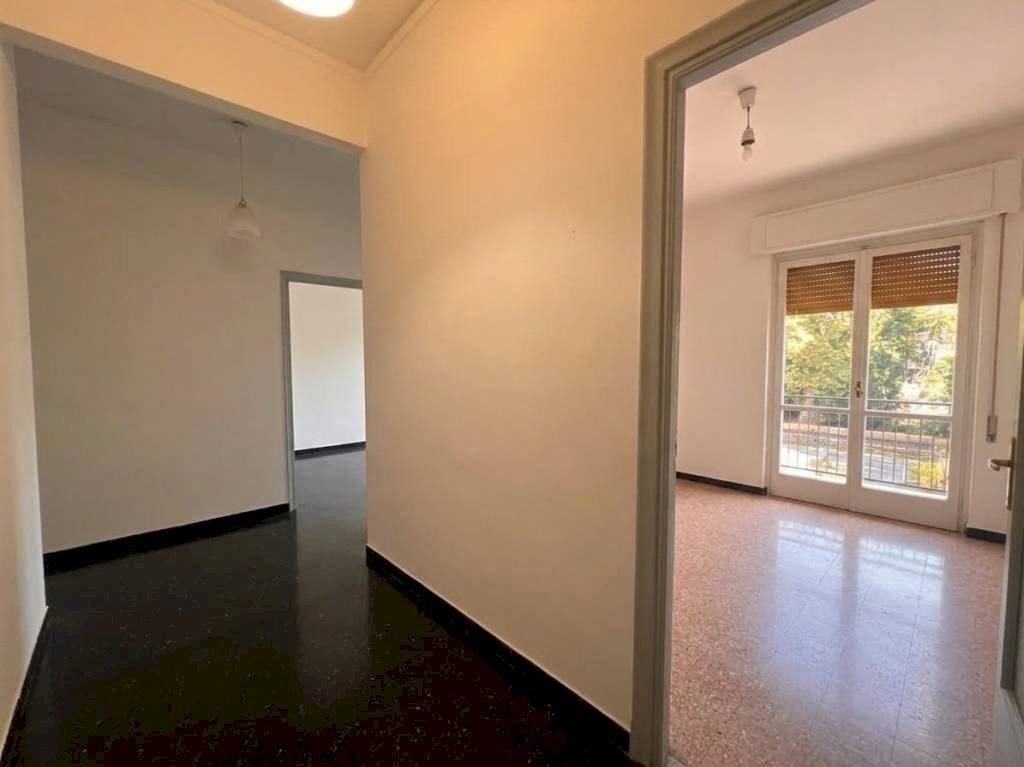 Corridoio - Two-room apartment via Guido Agosti, 48, Genova (neighborhood Cornigliano) - photo 2