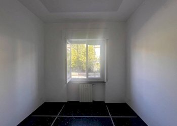 Camera da letto - Appartamento via Guido Agosti, 48, Genova (zona Cornigliano) - foto 4