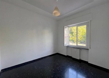 Camera da letto - Appartamento via Guido Agosti, 48, Genova (zona Cornigliano) - foto 5
