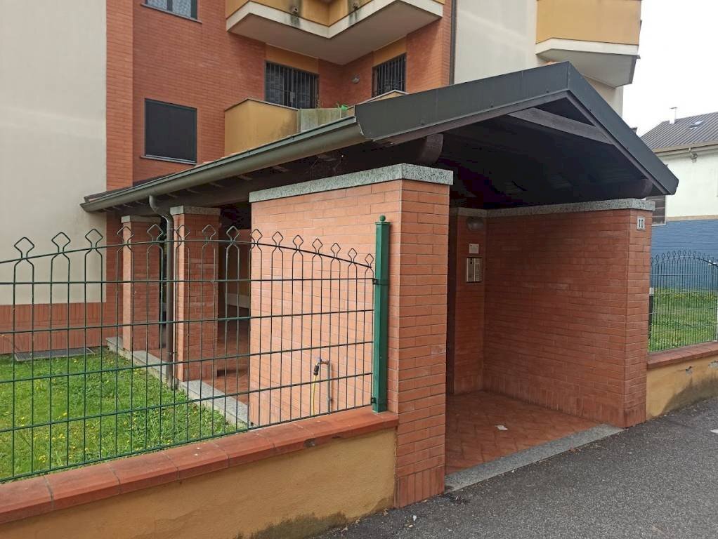 Facciata - Quadrilocale via Gaspare Gozzi, 10, Trecate - foto 2