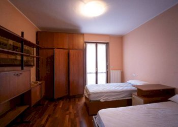 Camera da letto - Quadrilocale via Gaspare Gozzi, 10, Trecate - foto 13