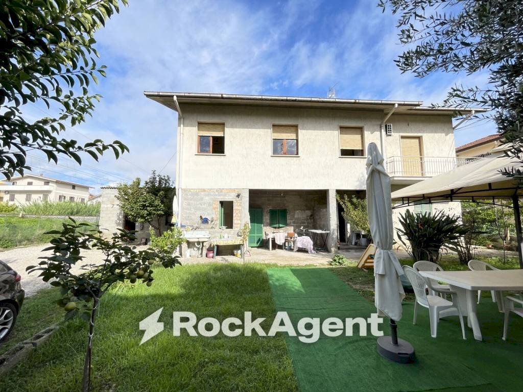 Giardino - Casa indipendente via Alcide de Gasperi, 10, Tortoreto - foto 1