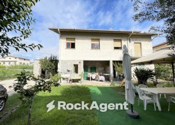 Giardino - Casa indipendente via Alcide de Gasperi, 10, Tortoreto - foto 1