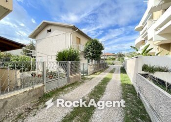 Giardino - Casa indipendente via Alcide de Gasperi, 10, Tortoreto - foto 2