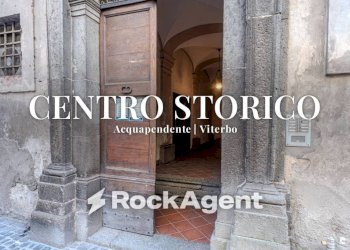 Cortile interno - Trilocale via Roma, 34, Acquapendente - foto 1