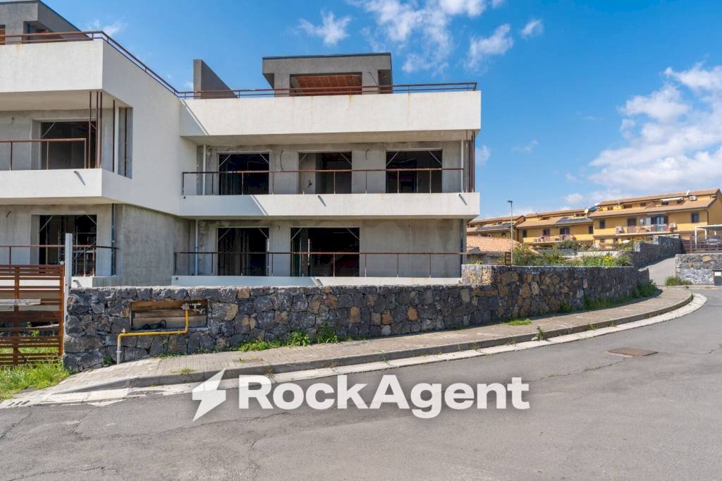 Facciata - Villa a Schiera via Carrubbazza, San Gregorio di Catania - foto 2