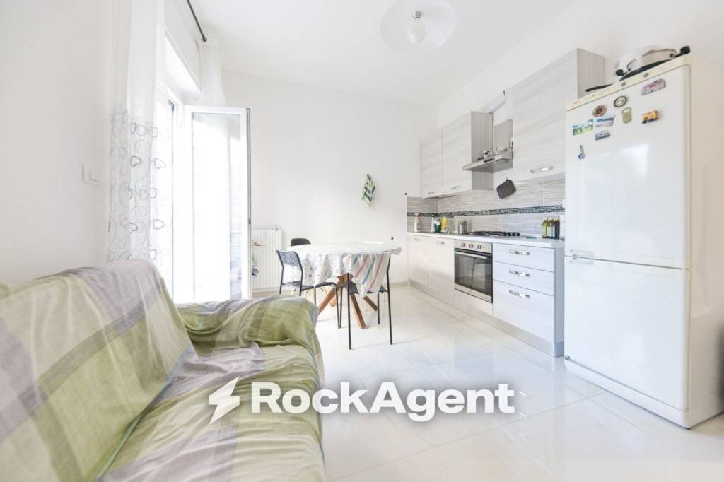 Cucina - Quadrilocale via alla Costa di Teglia, 3b, Genova (zona Bolzaneto) - foto 2
