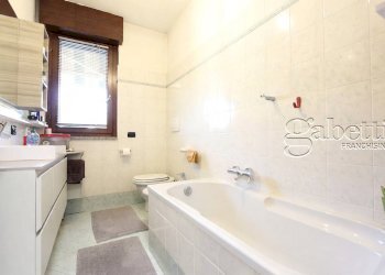bagno zona giorno - Terraced Villa Via E. de Marchi, Nerviano - photo 11