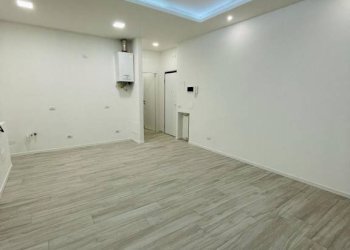Soggiorno - Appartamento via Grazia Deledda, Brescia - foto 32