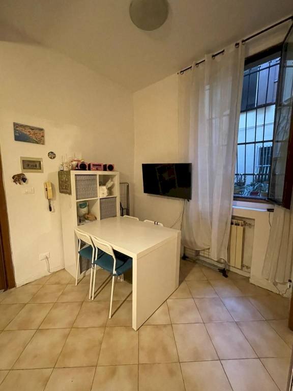 Salone - One-room apartment via del Borgo di San Pietro, 17, Bologna (neighborhood Irnerio) - photo 1