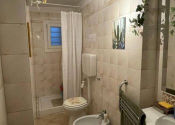 Bagno - One-room apartment via del Borgo di San Pietro, 17, Bologna (neighborhood Irnerio) - photo 3