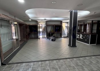 Ricezione / Lobby - Negozio Via Etnea
333/335, Gravina di Catania - foto 1