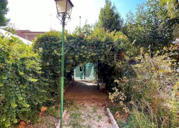 Giardino - Apartment Viale della Vittoria
 
84, Jesi - photo 24