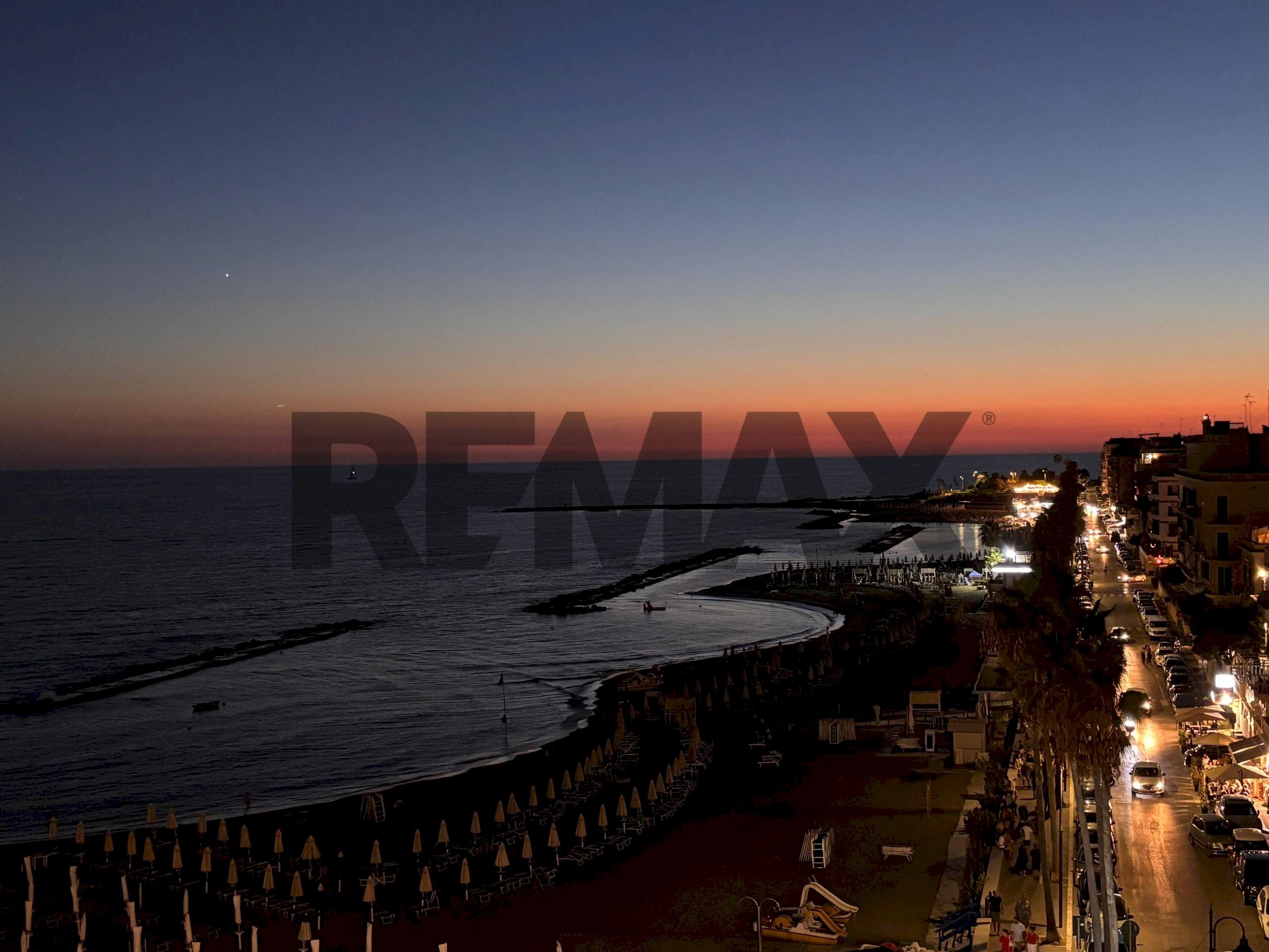 Vista dell\'acqua - Quadrilocale via Porto Neroniano
 
47, Anzio - foto 1