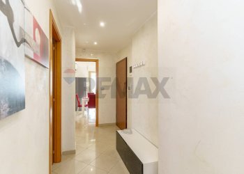 Hall / corridoio - Trilocale Via Etnea
194, Gravina di Catania - foto 15