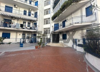 Edificio all\'aperto - Three-room apartment Traversa Michele Pietravalle
 
11, Napoli - photo 1