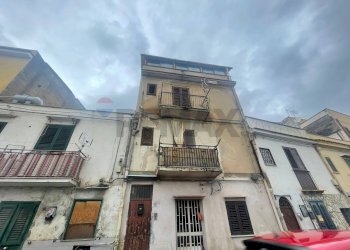 Edificio all\'aperto - Casa semi indipendente Via Umberto Maddalena
 
68, Palermo - foto 1