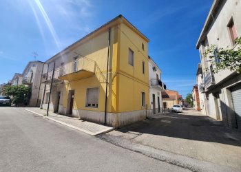 facciata - Casa indipendente Giuseppe Garibaldi
 
25, Ururi - foto 1