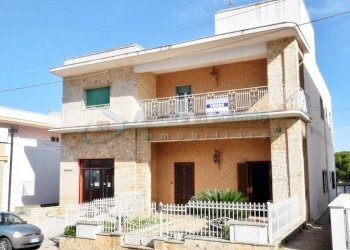 Facciata - Casa indipendente Alessano - foto 1