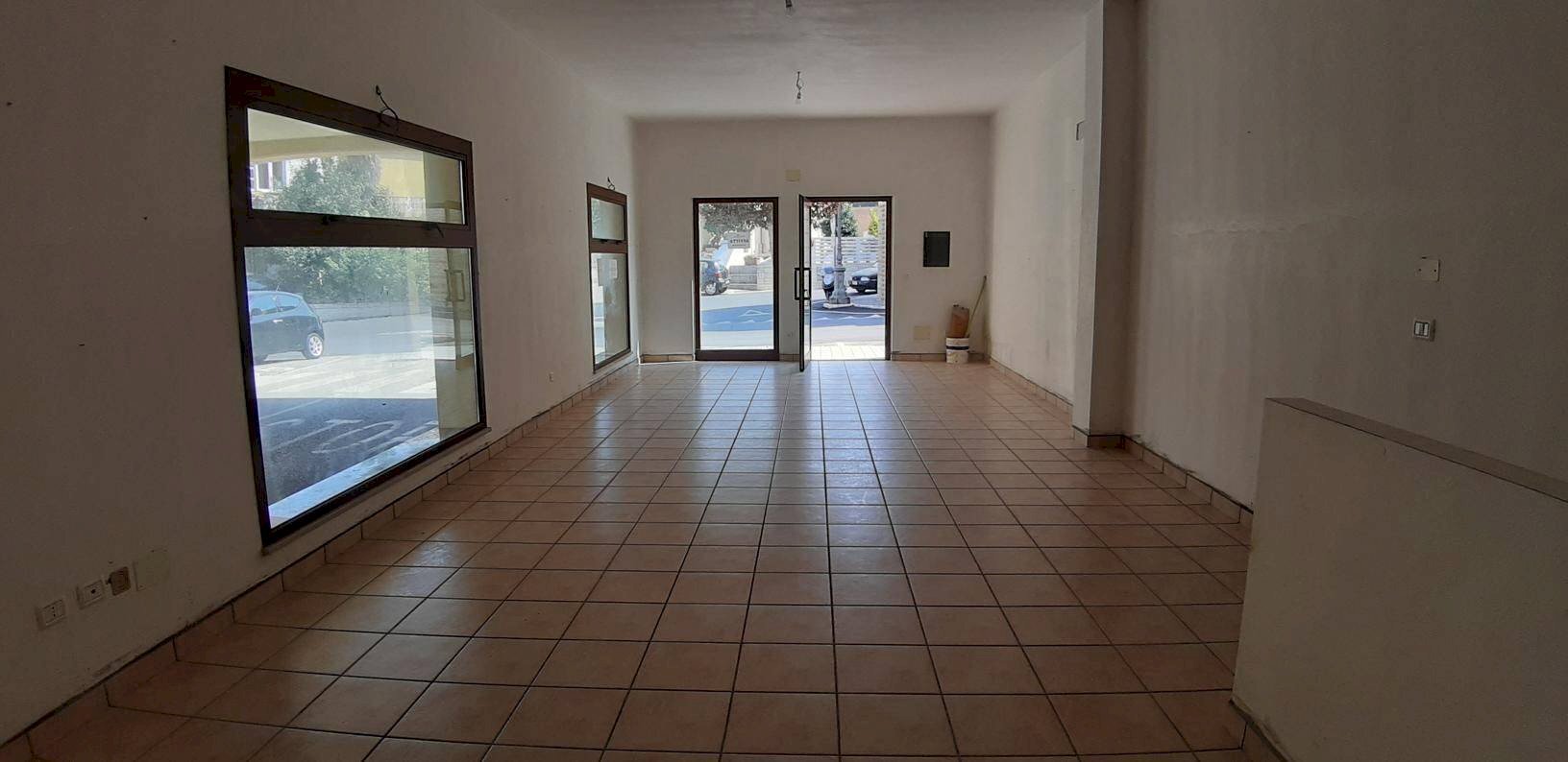 negozio - Negozio via Anfiteatro, 35, Mosciano Sant'Angelo - foto 1