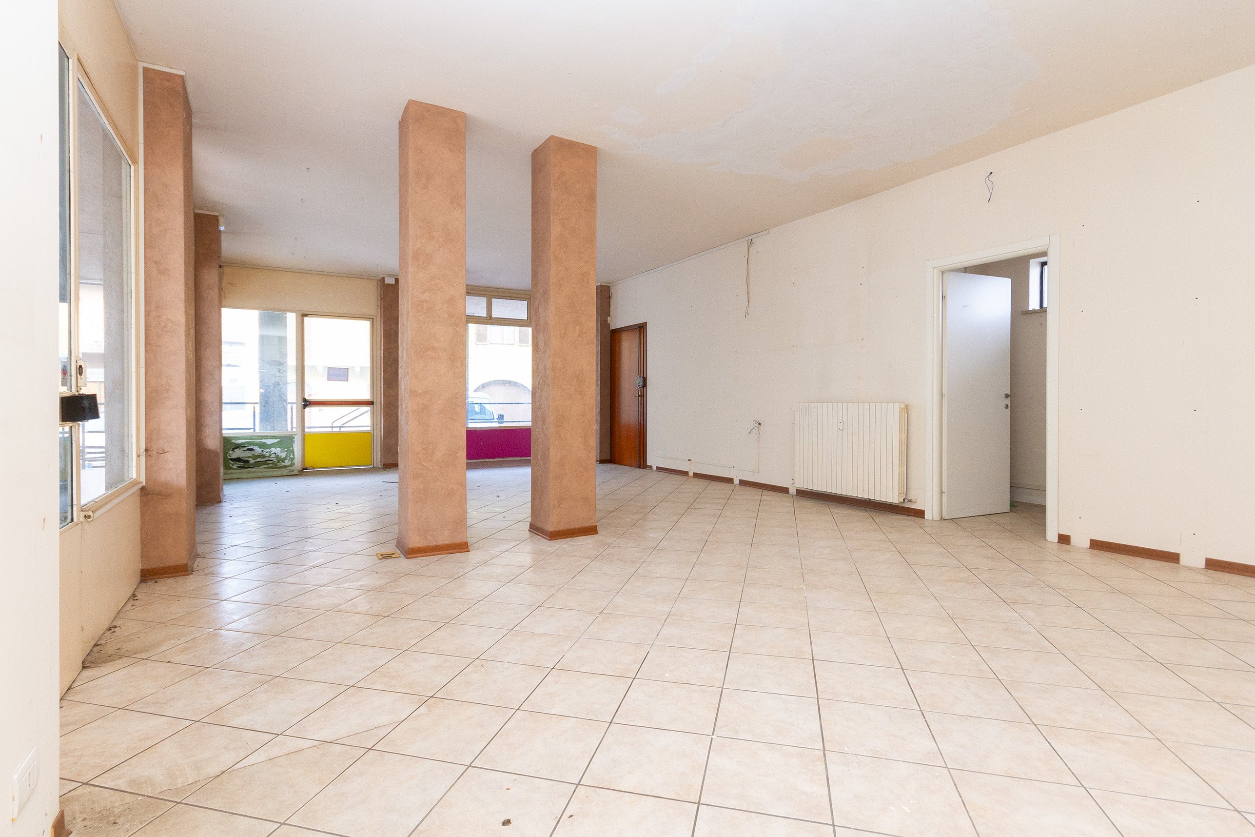 Locale Commerciale Via Umberto I, 2, Piasco - foto 3