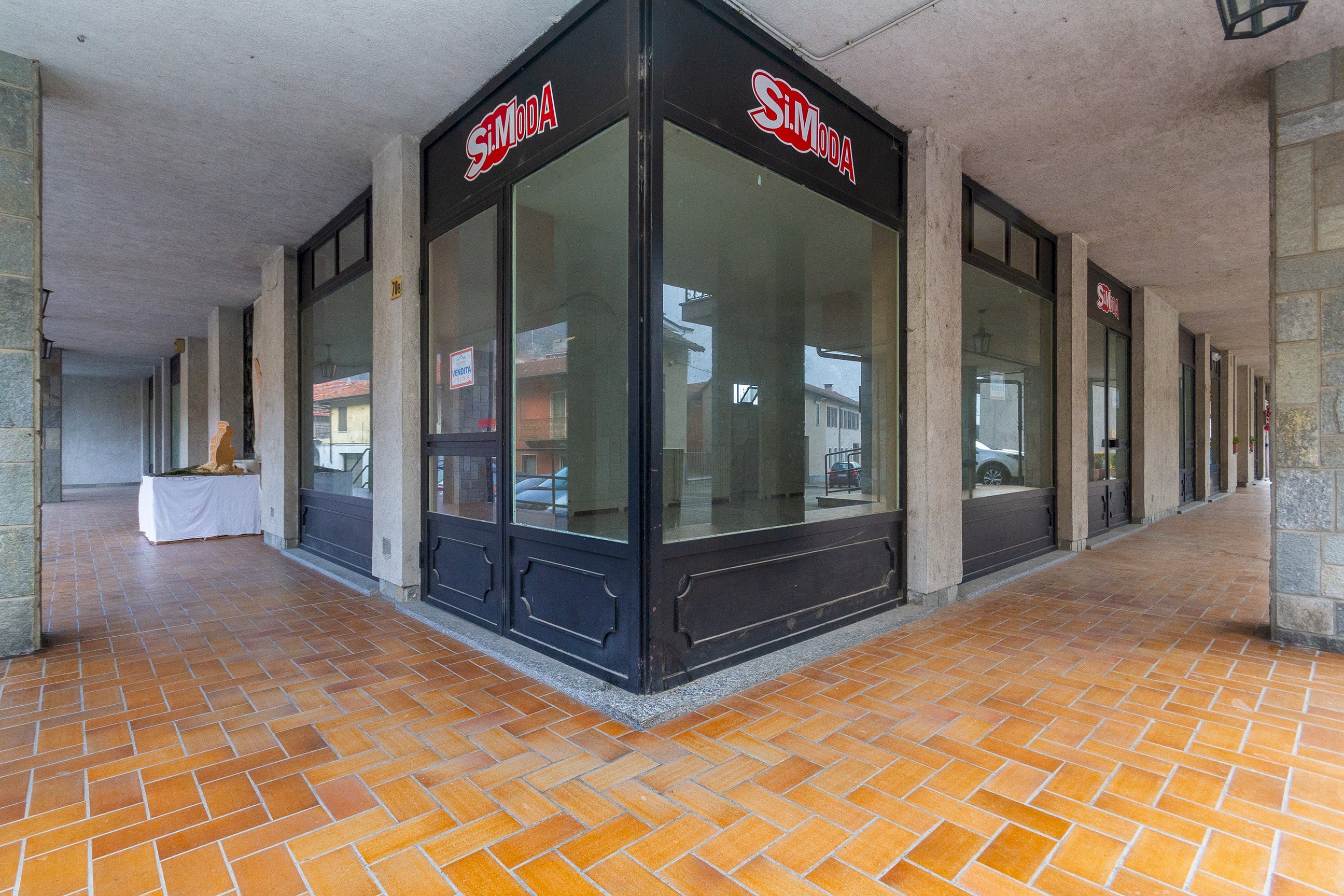 Locale Commerciale Via Umberto I, 2, Piasco - foto 1