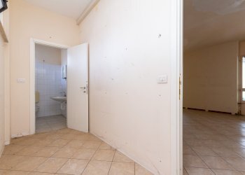 Locale Commerciale Via Umberto I, 2, Piasco - foto 12