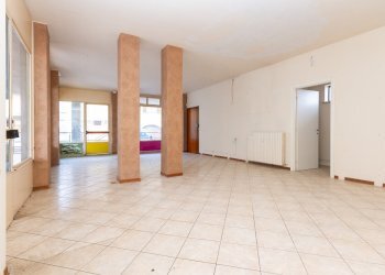 Locale Commerciale Via Umberto I, 2, Piasco - foto 3