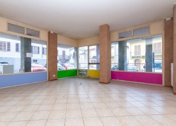 Locale Commerciale Via Umberto I, 2, Piasco - foto 2