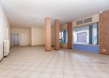 Locale Commerciale Via Umberto I, 2, Piasco - foto 8