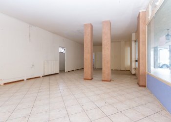 Locale Commerciale Via Umberto I, 2, Piasco - foto 10