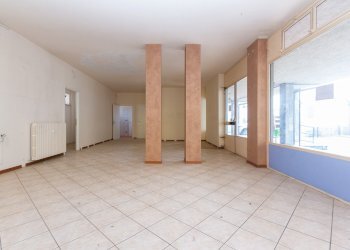 Locale Commerciale Via Umberto I, 2, Piasco - foto 11