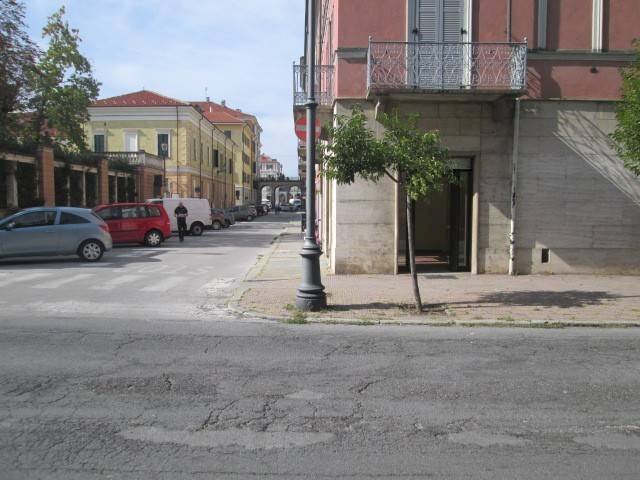 facciata - Negozio Lungogesso Giovanni XXIII, 40, Cuneo (zona Centro) - foto 2