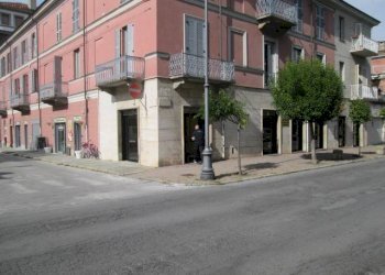 facciata - Negozio Lungogesso Giovanni XXIII, 40, Cuneo (zona Centro) - foto 1