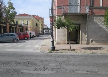 facciata - Negozio Lungogesso Giovanni XXIII, 40, Cuneo (zona Centro) - foto 2