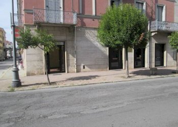 facciata - Negozio Lungogesso Giovanni XXIII, 40, Cuneo (zona Centro) - foto 3