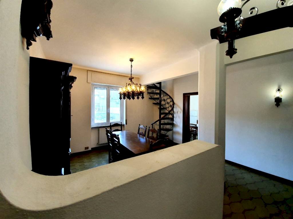 Interno palazzo - Appartamento via Sardorella, 53, Genova (zona Bolzaneto) - foto 3