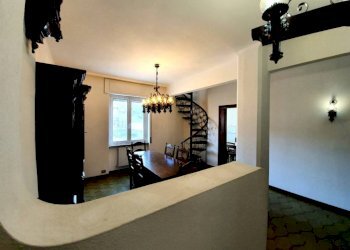 Interno palazzo - Appartamento via Sardorella, 53, Genova (zona Bolzaneto) - foto 3