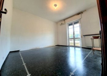 Camera da letto - Appartamento via Sardorella, 53, Genova (zona Bolzaneto) - foto 8