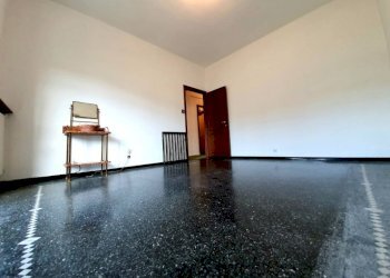 Camera da letto - Appartamento via Sardorella, 53, Genova (zona Bolzaneto) - foto 15