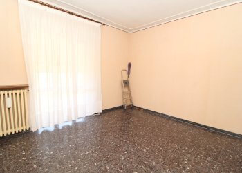 prima camera da letto - Casa indipendente Via Pignari, 5, Saluzzo - foto 34