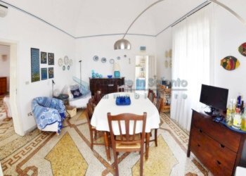 Salone - Casa indipendente Gagliano del Capo - foto 3