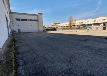 Capannone via Laurentina, 157, Pomezia - foto 1