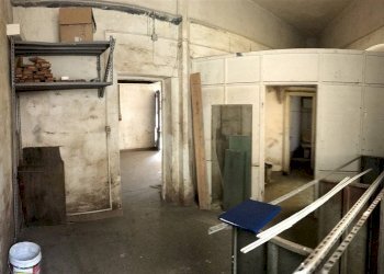 magazzino - Shop Passo Bascione, Genova (neighborhood Marassi) - photo 5