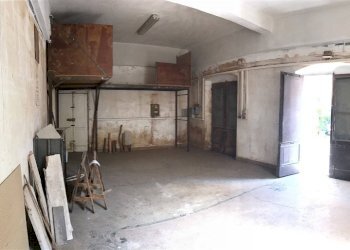 magazzino - Shop Passo Bascione, Genova (neighborhood Marassi) - photo 7